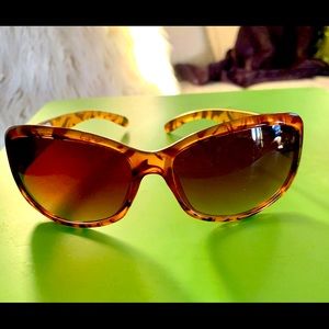 Tortoise Shell Women’s Sunglasses UV Protection Shamrock Detail Neutral Brown